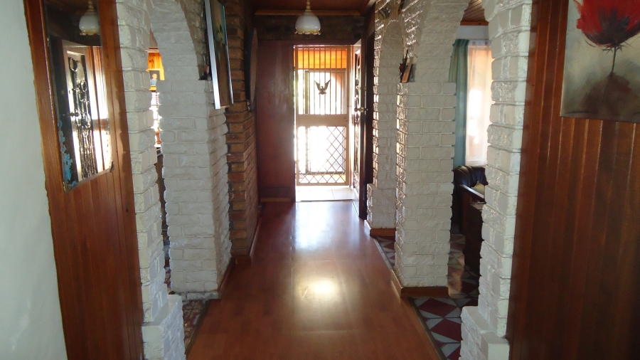 4 Bedroom Property for Sale in Pineview Western Cape